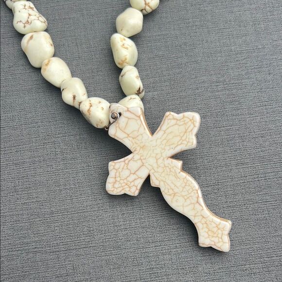 Women White Turquoise Ivory Chunky Natural Howlite Stone Cross Pendant Necklace - Picture 9 of 13